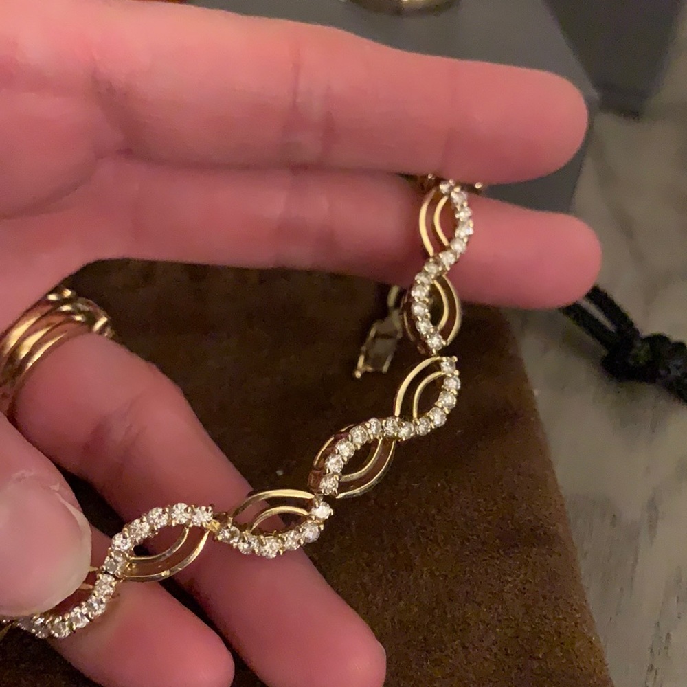 Diamond tennis bracelet